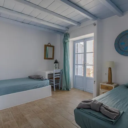 Rossi Paros Luxury And Apartmán *